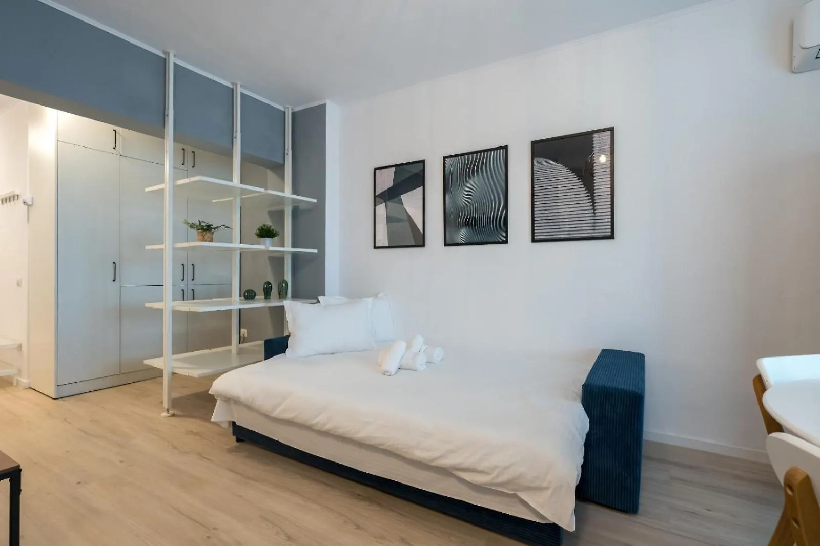 High-End Studio With Panoramic View, Parking & Pool Bucharest