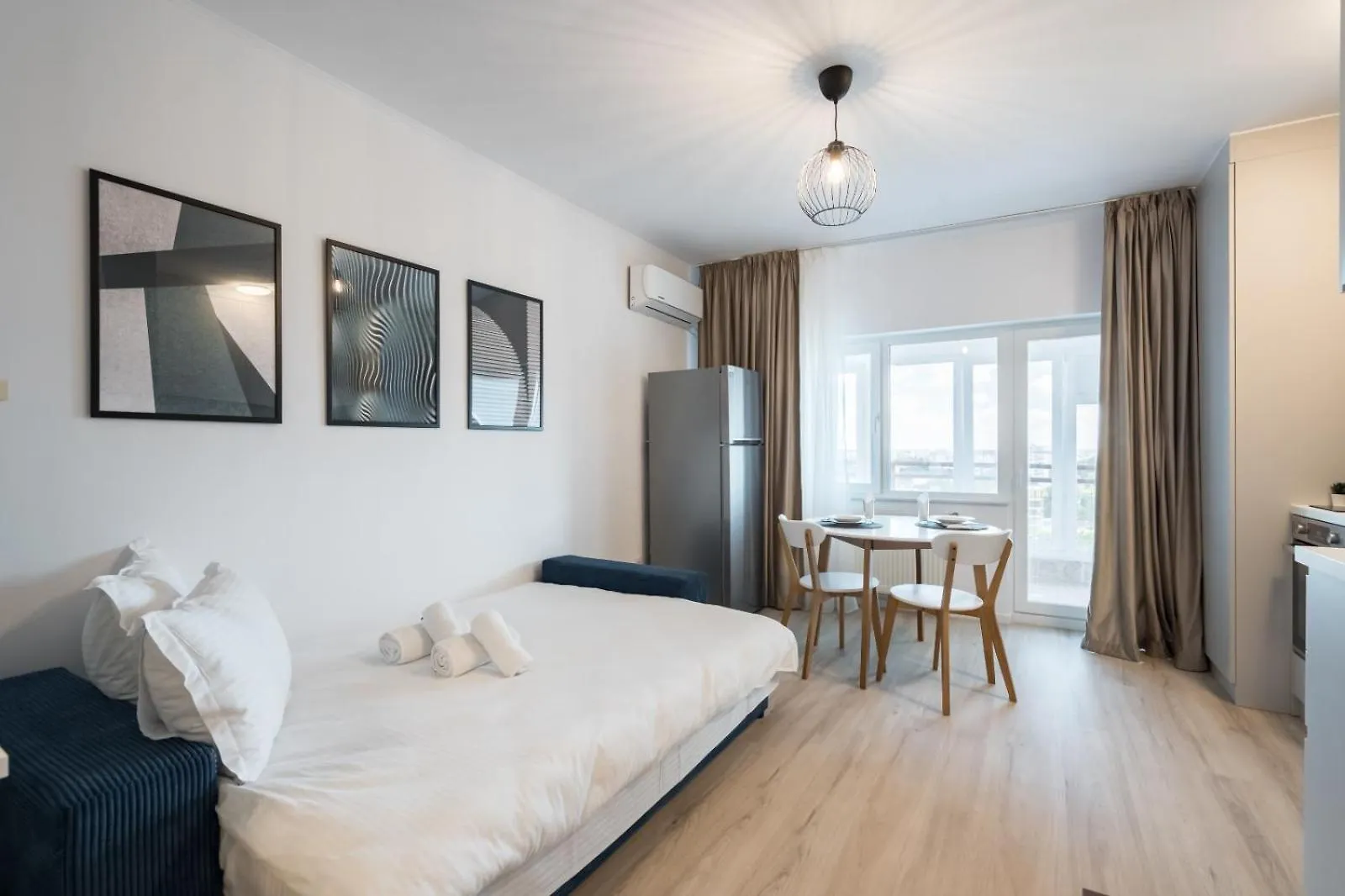 High-End Studio With Panoramic View, Parking & Pool Bucharest