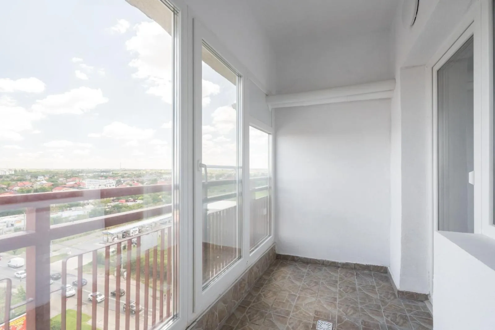 High-End Studio With Panoramic View, Parking & Pool Bucharest