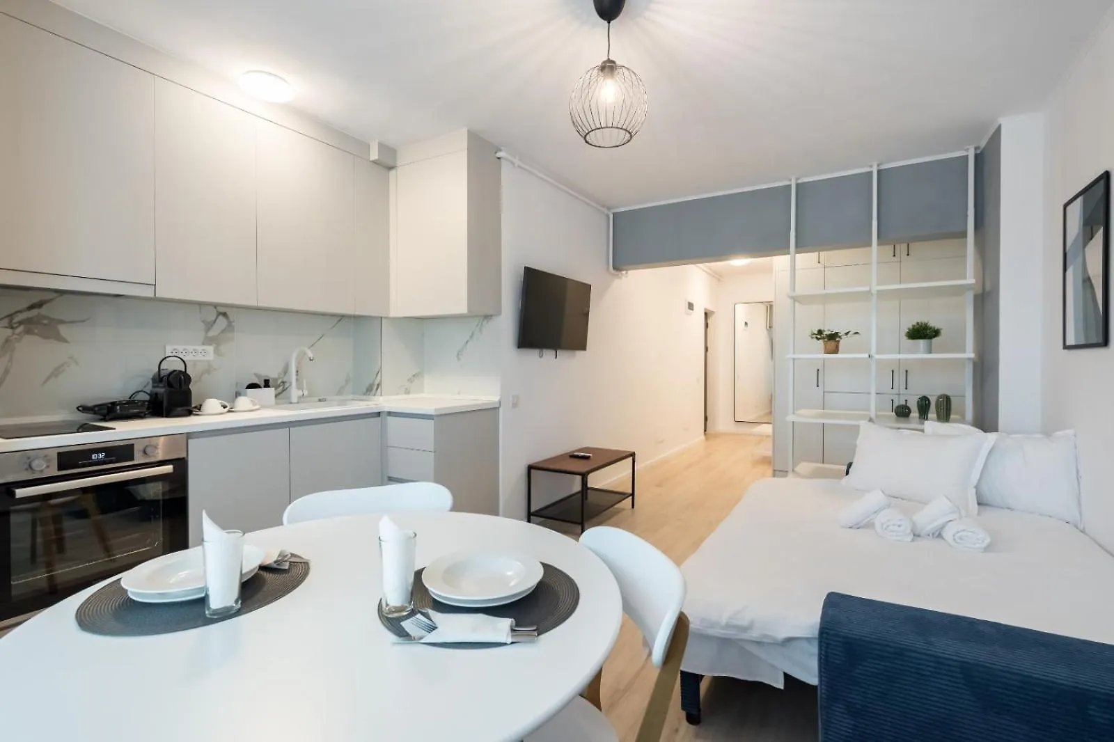 High-End Studio With Panoramic View, Parking & Pool Bucharest Apartment