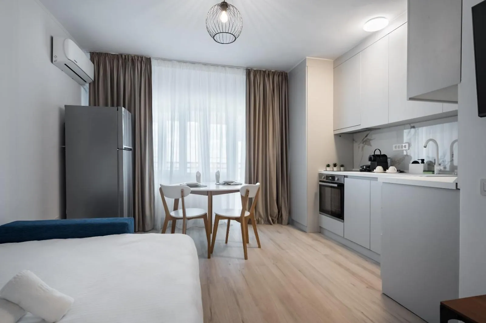 Apartment High-End Studio With Panoramic View, Parking & Pool Bucharest
