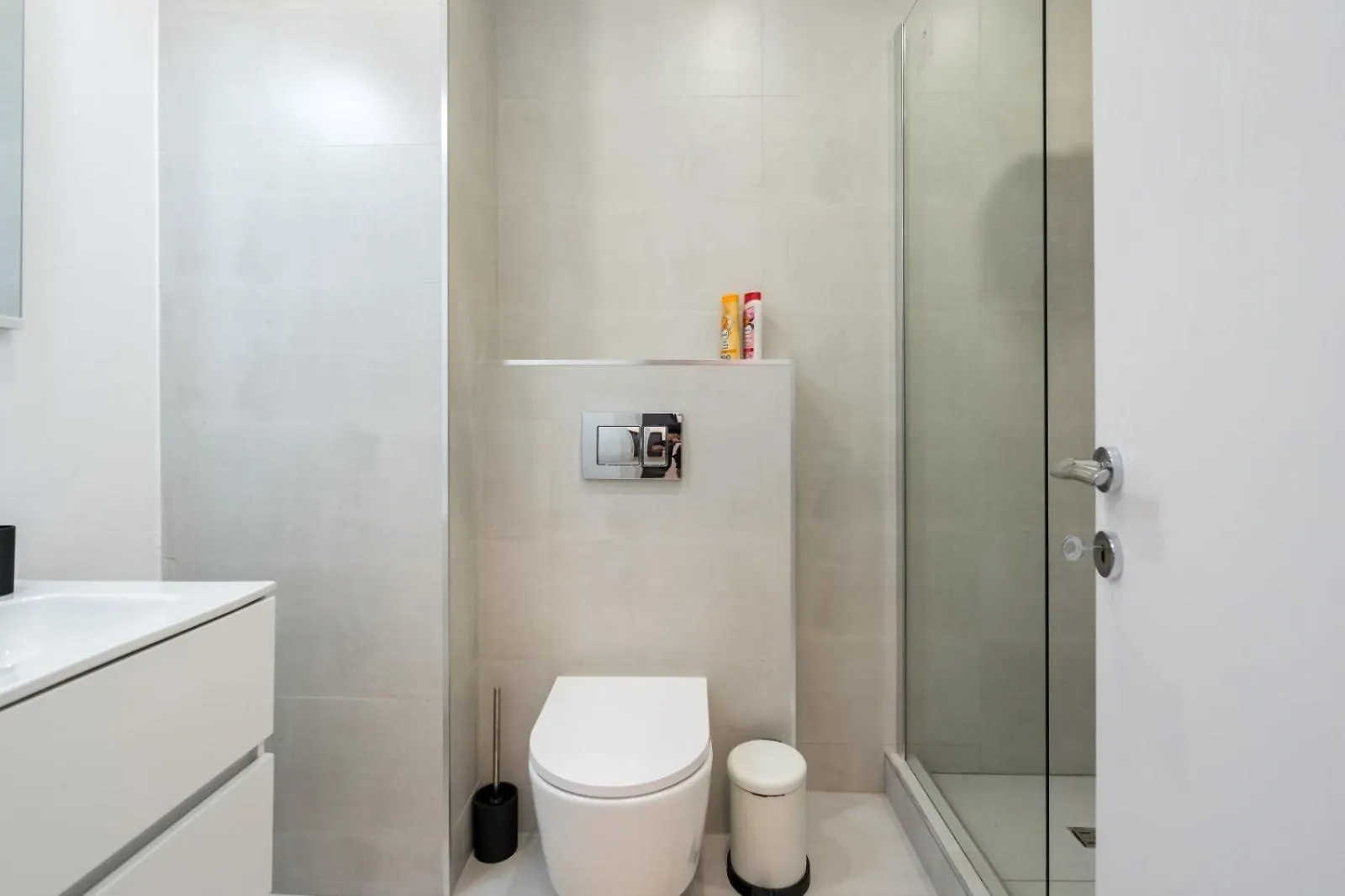 High-End Studio With Panoramic View, Parking & Pool Bucharest