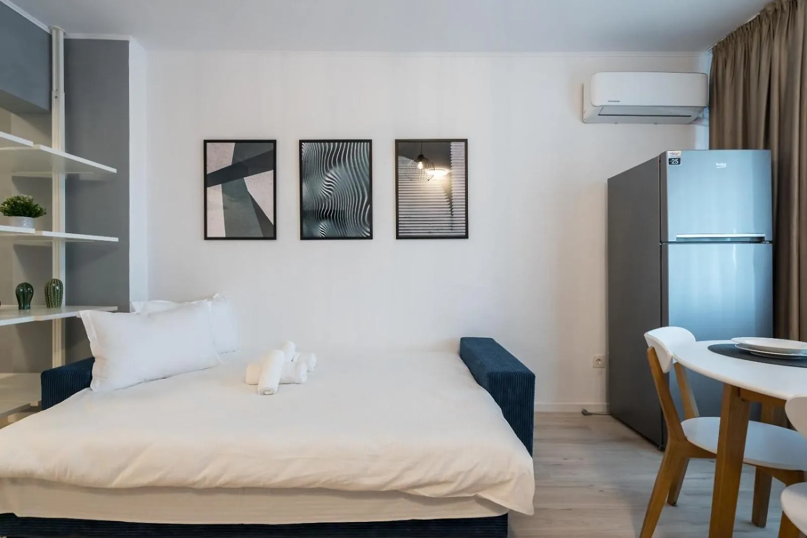 High-End Studio With Panoramic View, Parking & Pool Bucharest Romania