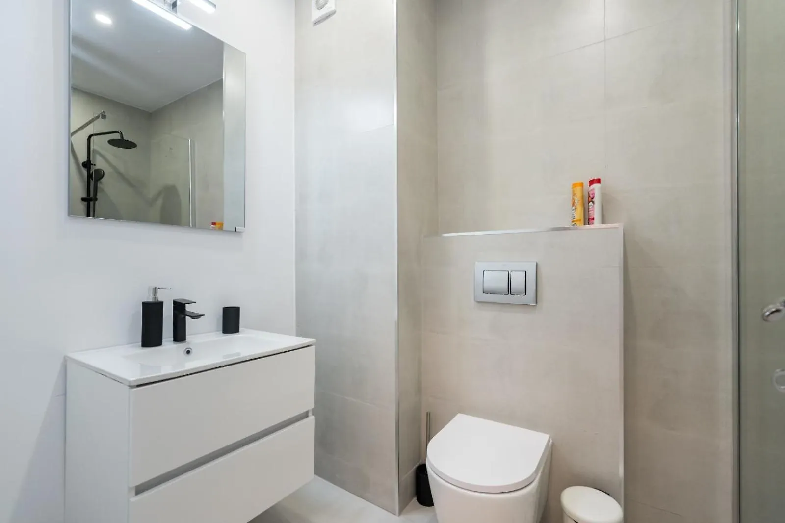 High-End Studio With Panoramic View, Parking & Pool Bucharest Apartment