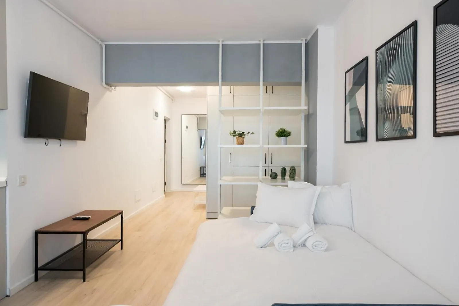 High-End Studio With Panoramic View, Parking & Pool Bucharest