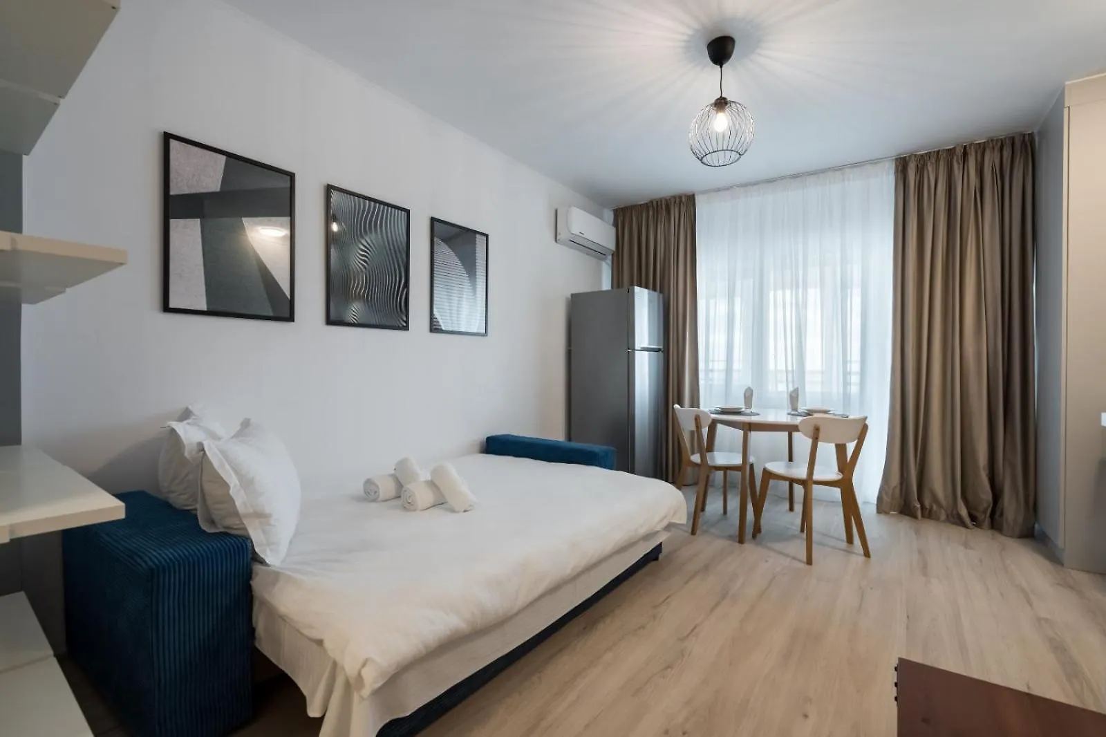 High-End Studio With Panoramic View, Parking & Pool Bucharest Apartment