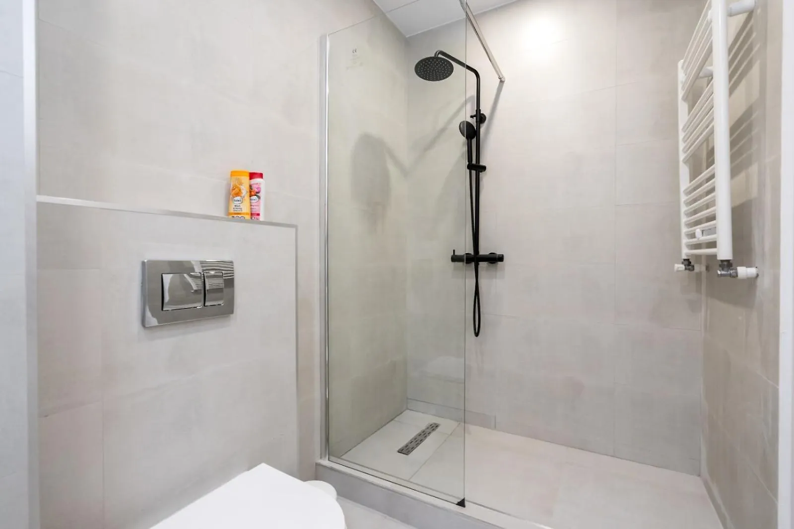 High-End Studio With Panoramic View, Parking & Pool Bucharest