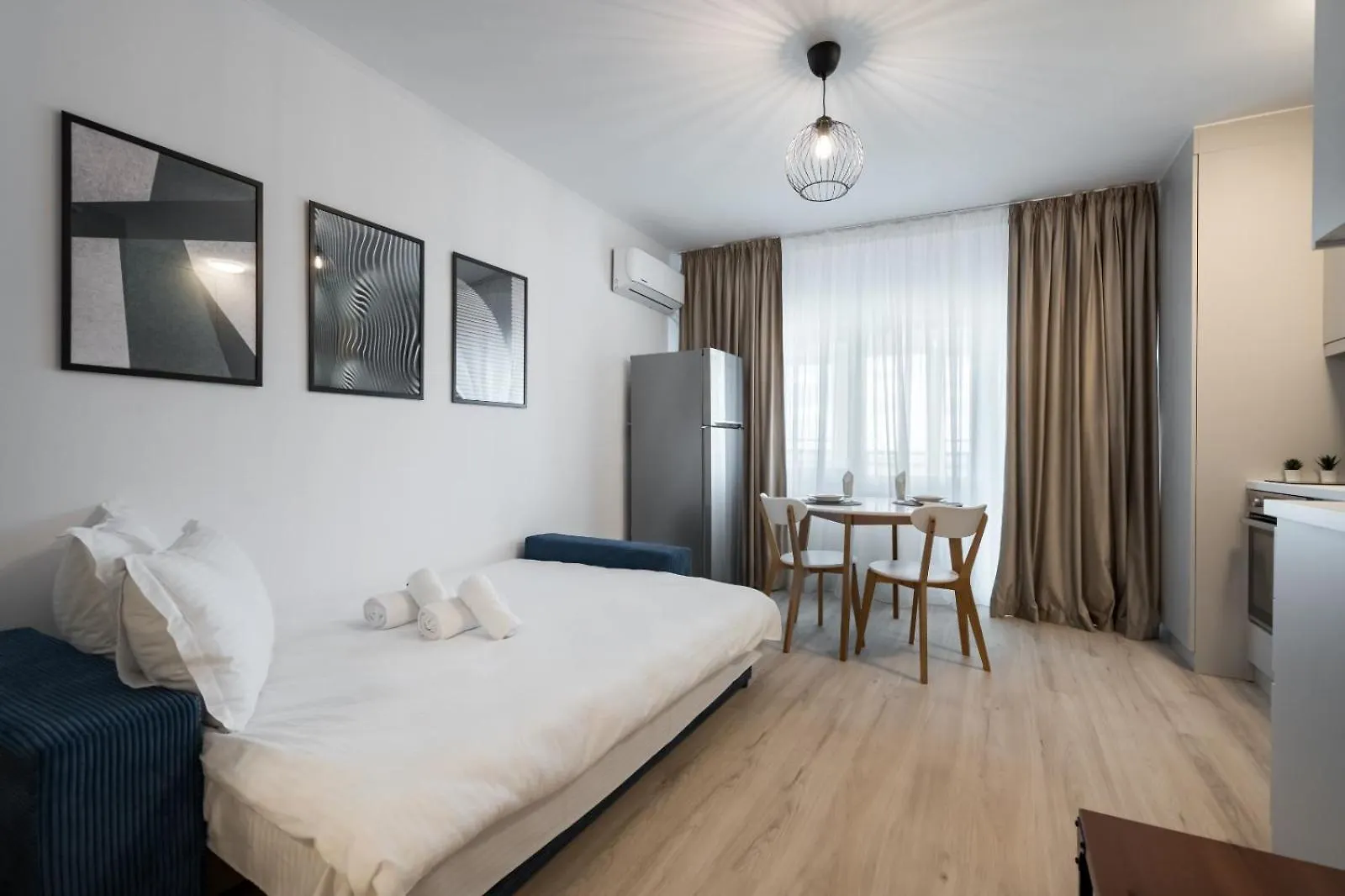 High-End Studio With Panoramic View, Parking & Pool Bucharest