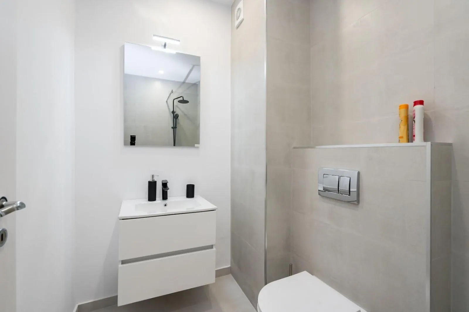 High-End Studio With Panoramic View, Parking & Pool Bucharest 0*,  Romania
