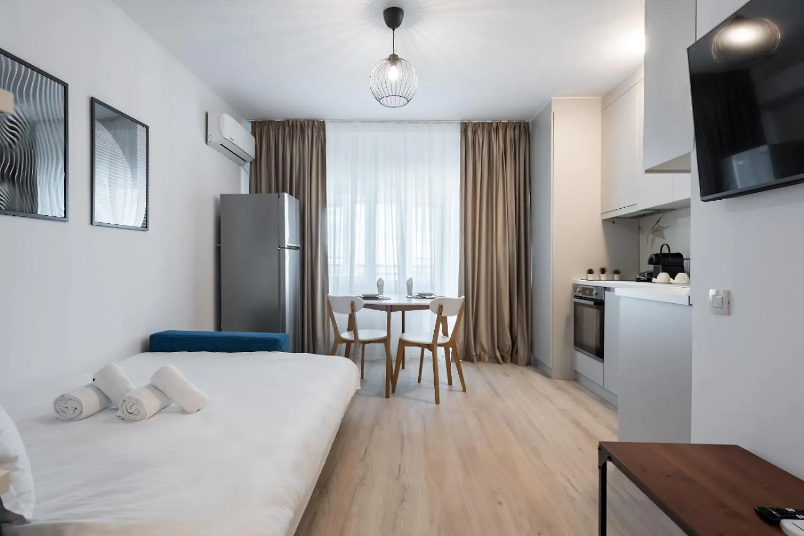 Apartment High-End Studio With Panoramic View, Parking & Pool Bucharest Romania
